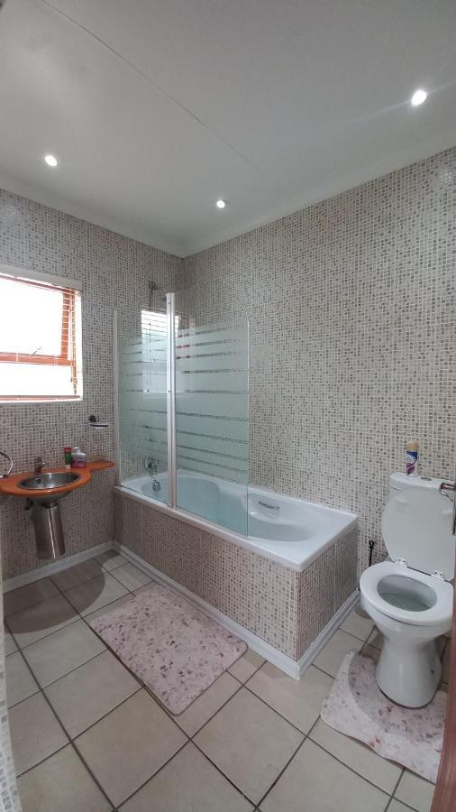 28 At Van Den Bos International Guesthouse Edenvale Ngoại thất bức ảnh